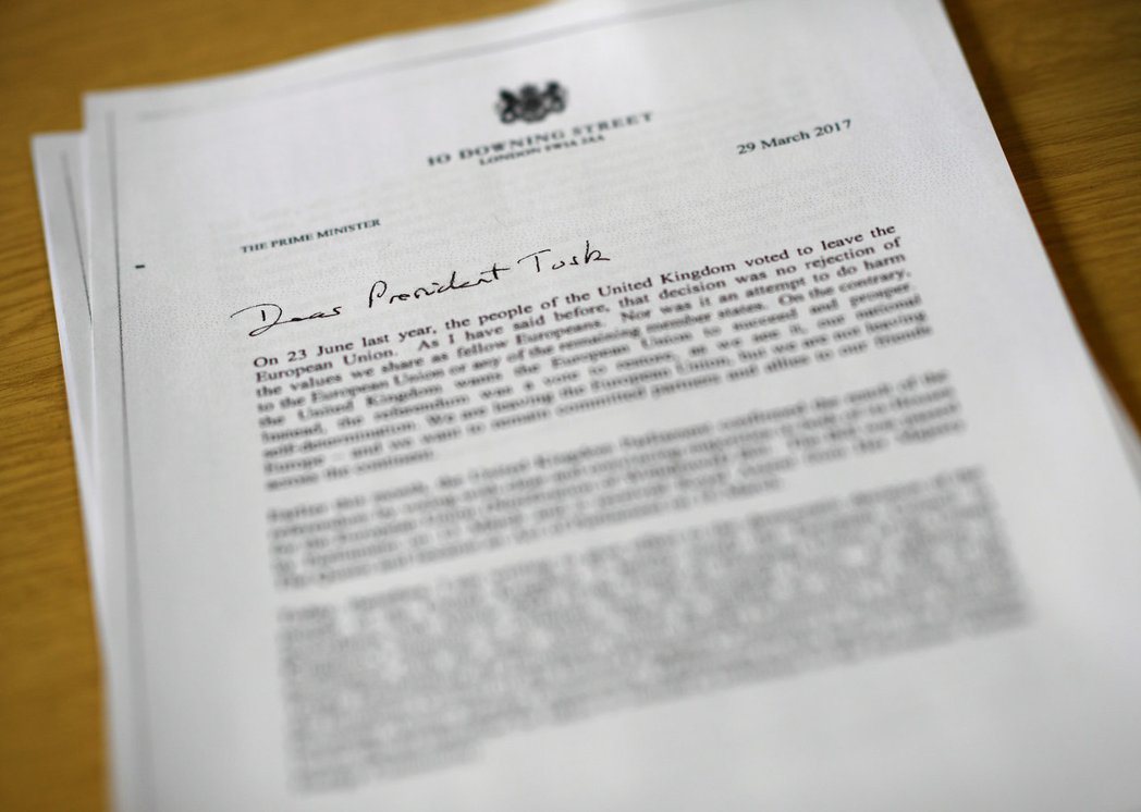 分手信的開頭寫著：致親愛的圖斯克主席，在去年的6月23日，英國人民透過投票決定脫...