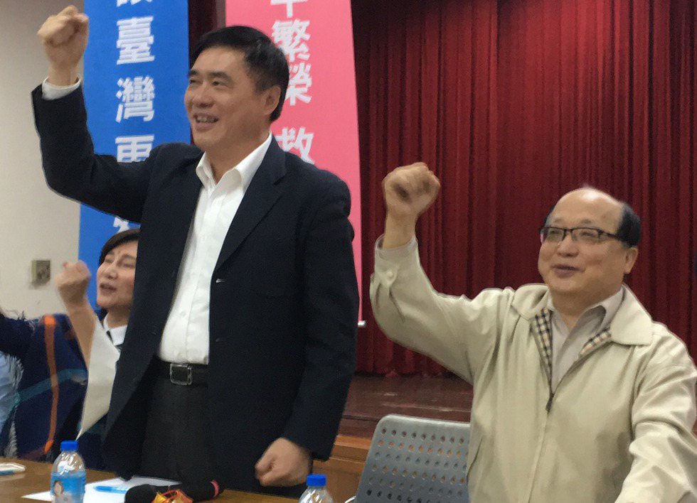 國民黨主席參選人郝龍斌（左）有台中市前市長胡志強（右）力挺。 圖／報系資料照