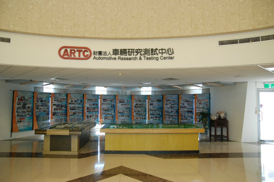 位於彰濱工業區的 ARTC，是國內外 53 家車輛安全檢測機構之一。 記者林鼎智...