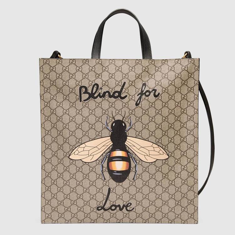 Gucci創意總監著迷於「為愛盲目」浪漫精神，蜜蜂刺繡托特包，41,100元。圖／Gucci提供