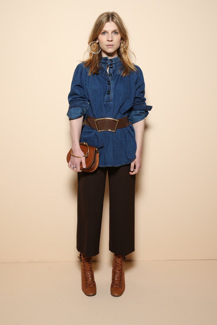 法國演員暨模特兒克蕾曼絲波西穿搭Nile包款的悠閒品味。圖／Chloe提供