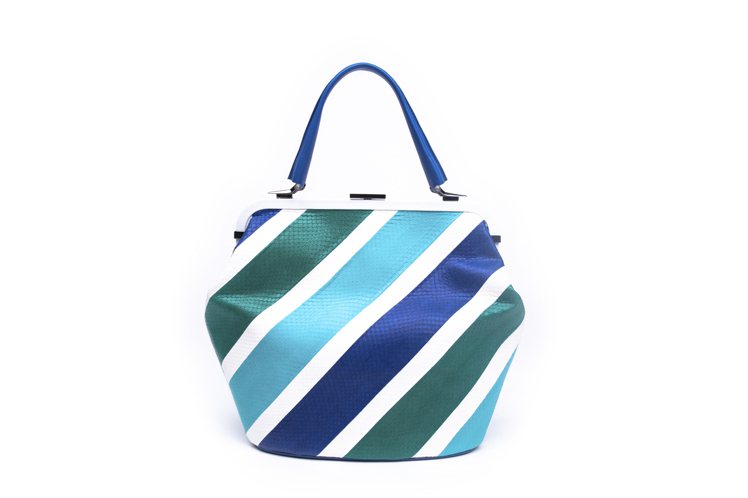 VENEZIANI藍綠斜紋蛇皮手提包，72,800元。圖／LUHONG COUTURE提供