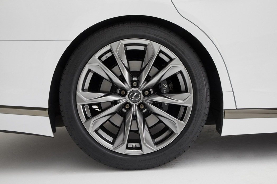 Lexus LS F Sport擁有20吋輪圈。圖／Lexus提供