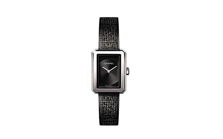 香奈兒BOY.FRIEND小型款黑色斜紋軟呢腕表，14萬6,000元。圖／CHANEL提供