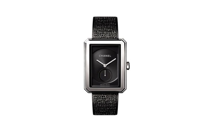 香奈兒BOY.FRIEND大型款黑色斜紋軟呢腕表，17萬3,000元。圖／CHANEL提供