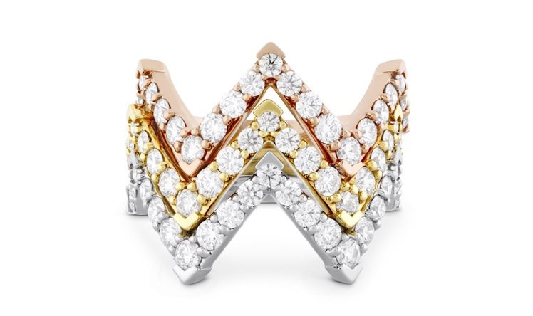 TRIPLICITY系列三角幾何鑽石戒指，18K白金、玫瑰金和黃金各鑲嵌重0.75克拉鑽石，單只10萬5,000萬元。圖／HEARTS ON FIRE提供