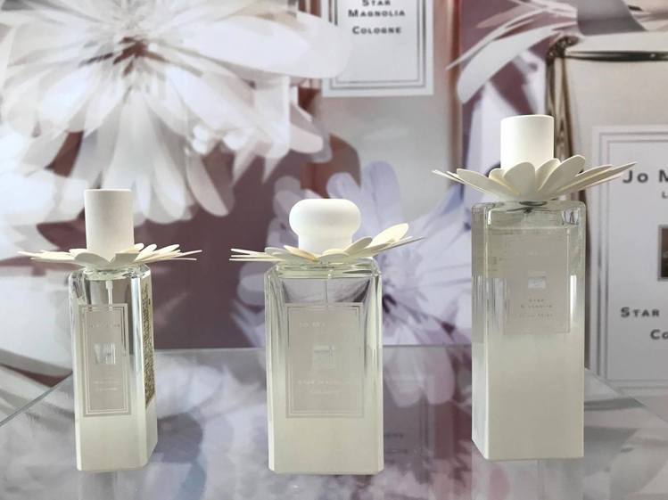 Jo Malone星玉蘭限量系列首度採用白色漸層瓶身，並結合立體花瓣設計。圖／記者陳立儀攝影