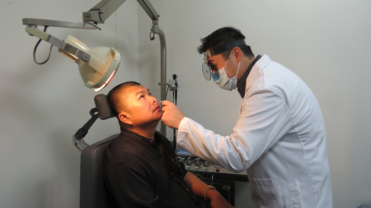 42歲陳姓男子為鼻塞打呼所苦，下鼻甲微創手術解決他的困擾。記者范榮達／攝影
