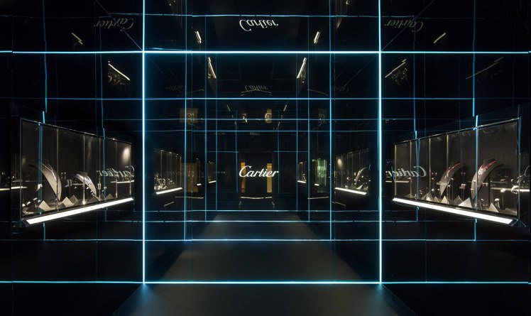 卡地亞的頂級珠寶展，把現場妝點成如同寶石盒如夢似幻的空間。圖／Cartier提供