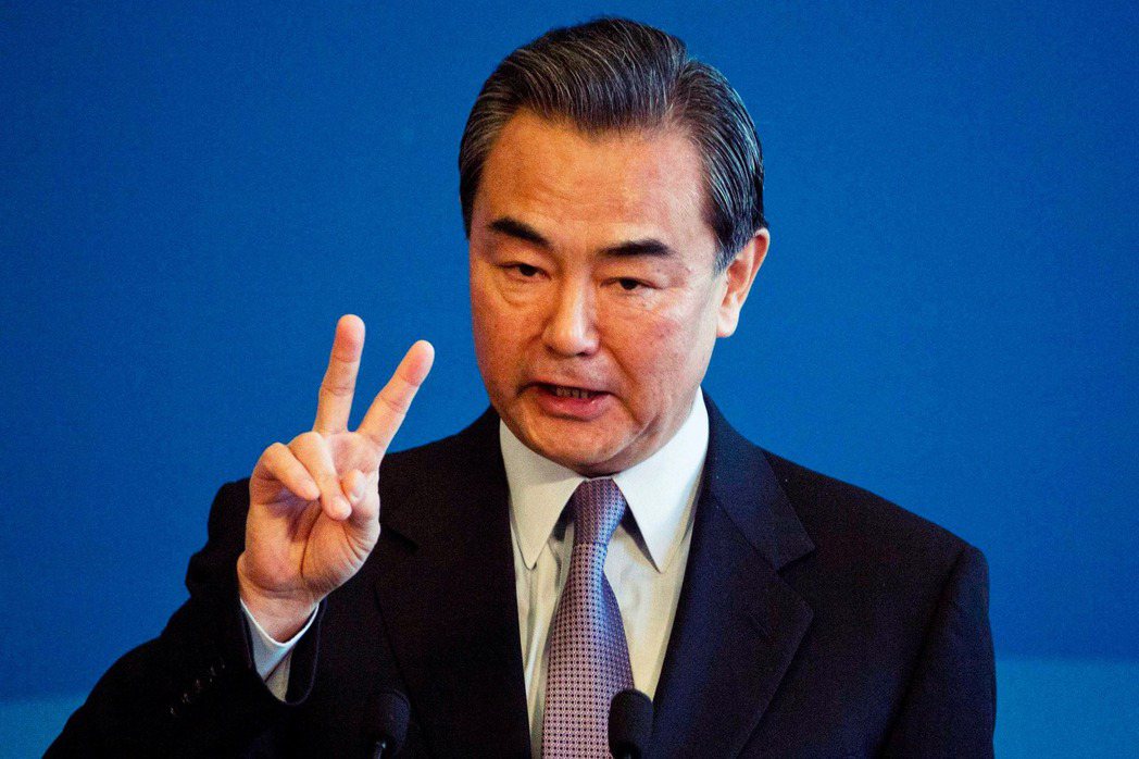 中國外交部長王毅，針對美國與北韓恢復對話談判，發表了語出驚人且與過去矛盾的說法。...