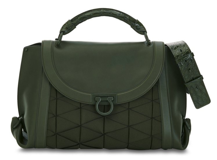 Soft Sofia系列橄欖綠色異材質拼接提包，147,000元。圖／Ferragamo提供
