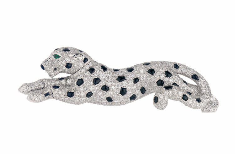 卡地亞頂級珠寶系列美洲豹胸針，白K金鑲嵌鑽石、縞瑪瑙、祖母綠，465萬元。圖／Cartier提供