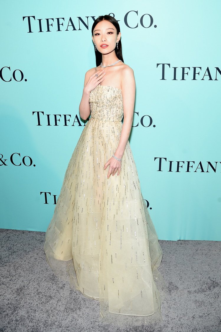大陸女星倪妮以夢幻薄紗禮服搭配搭配Tiffany鑽飾。圖／Tiffany提供