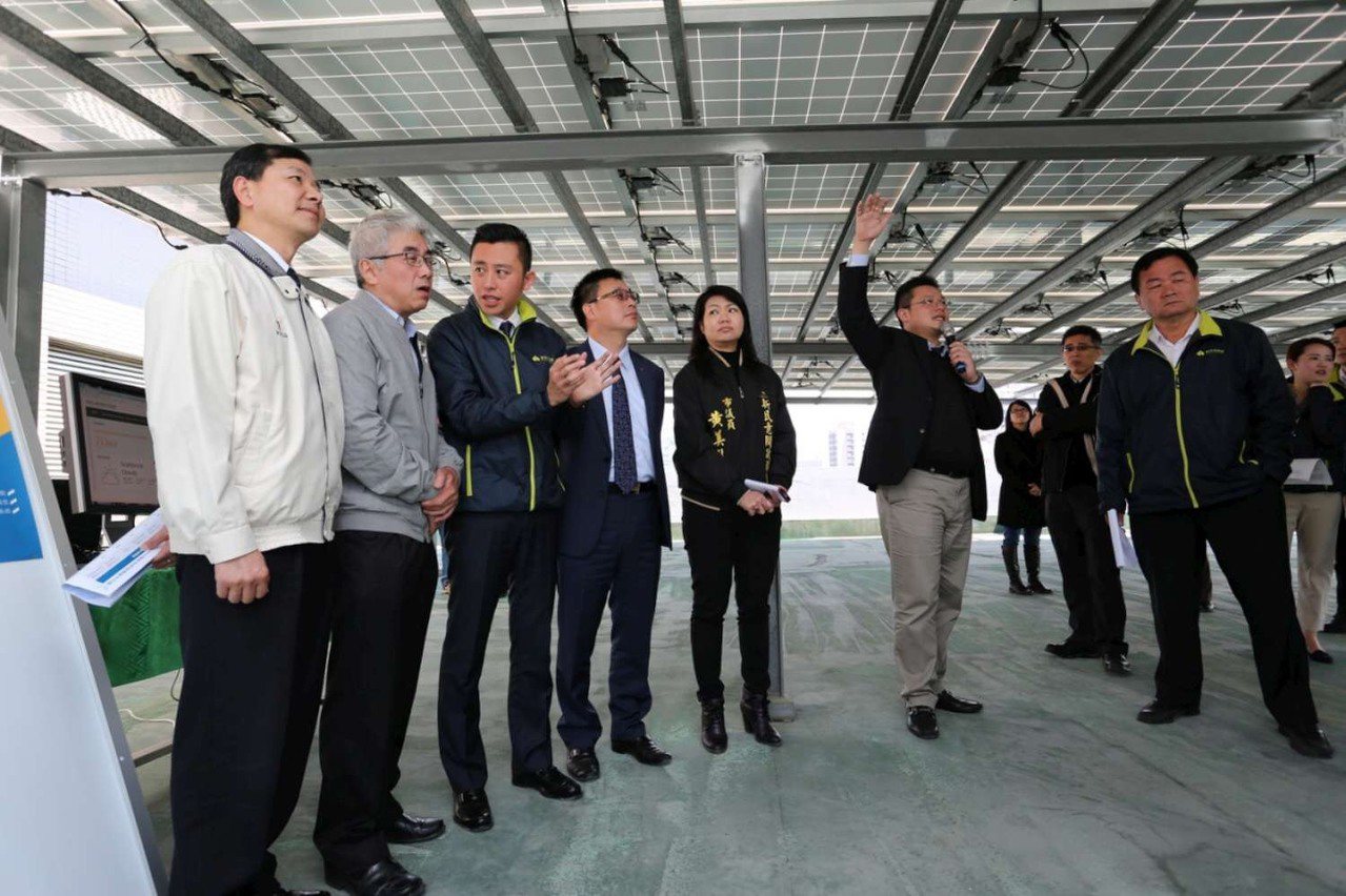 新竹市政府推展設置太陽光電發電系統，期盼吸引企業及市民響應。 圖／市府提供