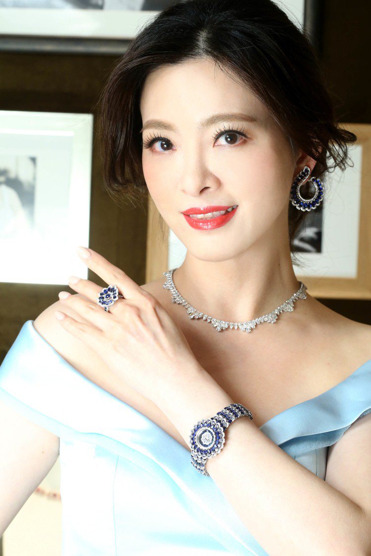 劉真出席蕭邦頂級珠寶記者會，配戴Precious Chopard系列藍寶石鑽石腕表、耳環和戒指，全身總價逾3,300萬元，宛如迪士尼公主。圖／迪生提供