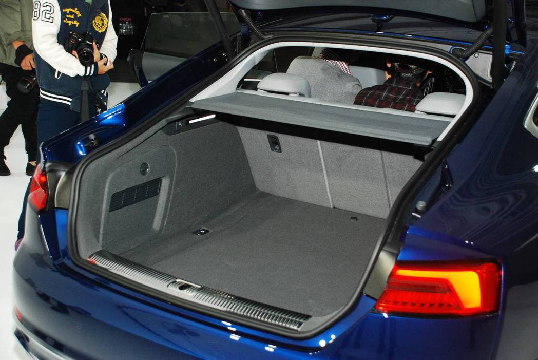 新世代Audi A5 Sportback Sport行李箱擁有480L。圖／記者...
