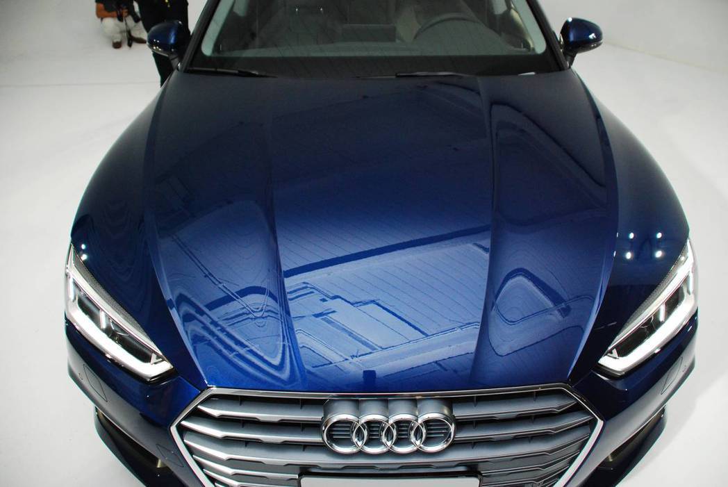新世代Audi A5 Sportback Sport引擎蓋上的折線。圖／記者林昱...