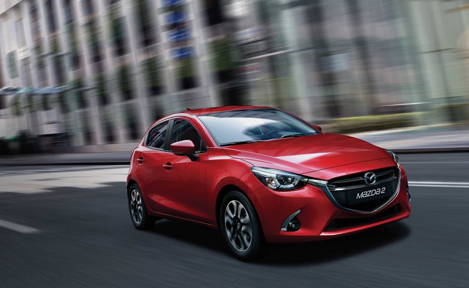 全新 18 年式 Mazda2 即日接單，全車系建議售價為新台幣 65.9 萬至 74.9 萬元。 台灣馬自達 提供