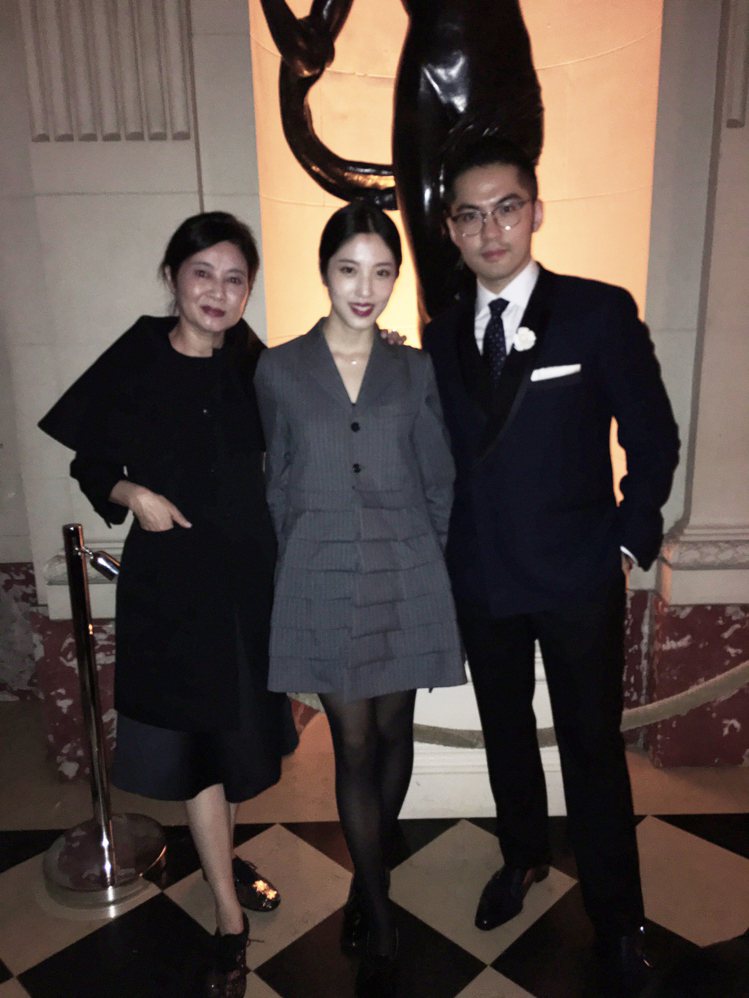(左起)喜事國際時尚集團執行長馮亞敏、宋安及宋文。圖／團團提供
