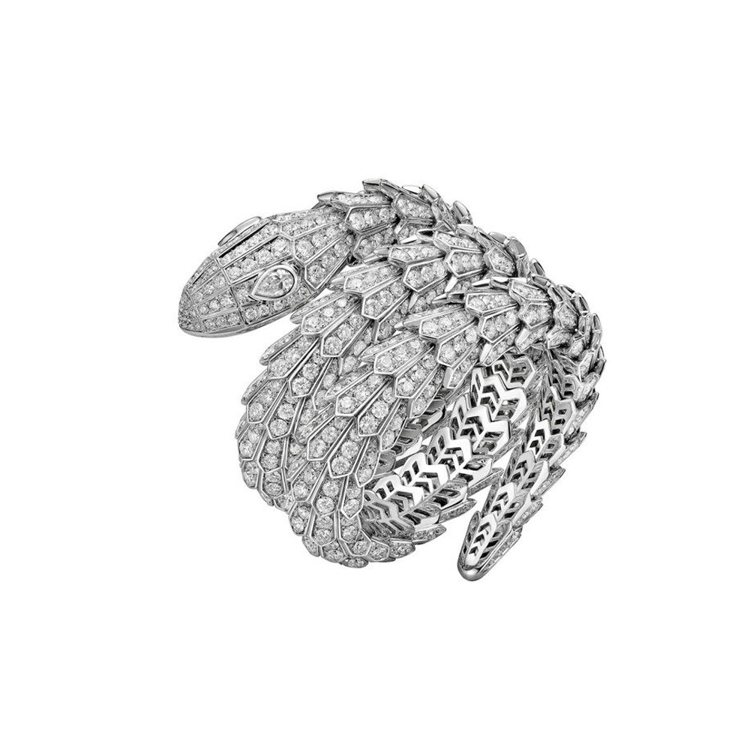 貝拉哈蒂配戴的寶格麗Serpenti頂級鑽石手環。圖／BVLGARI提供