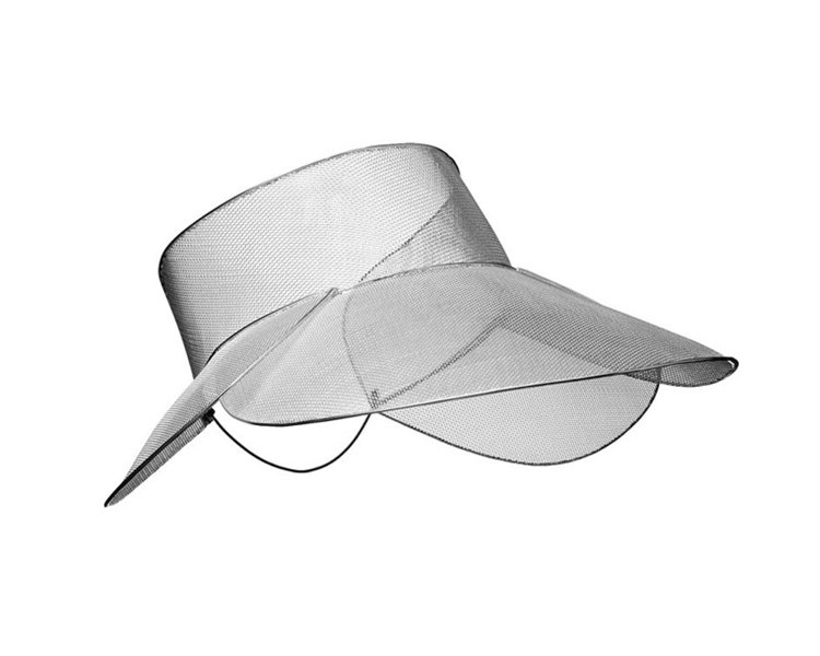 D-Fence銀色金屬花瓣造型帽。圖／Dior提供