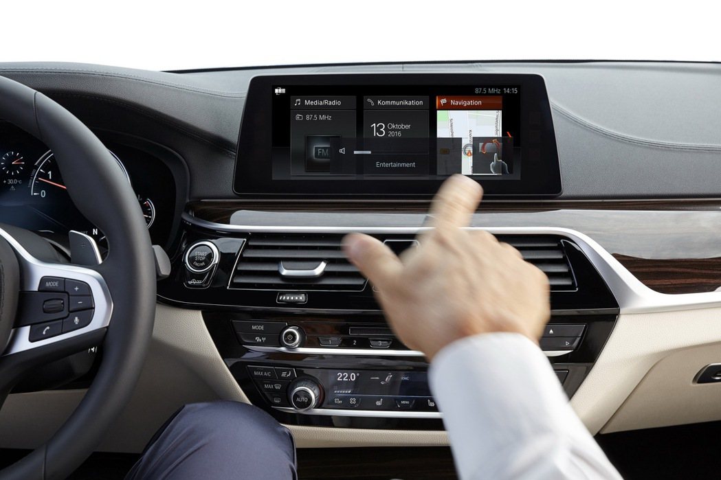 全新BMW 520i Luxury車型預售期間可享免費升級手勢控制功能。 圖／汎...