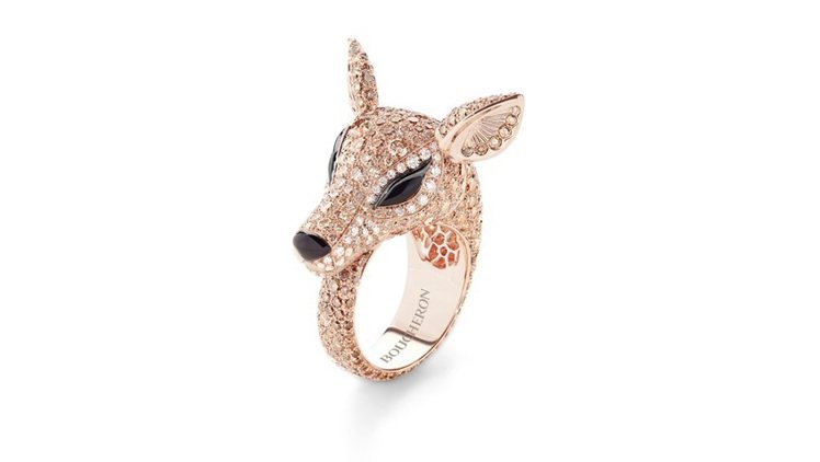 Nara小鹿戒指，設計靈感來自奈良的鹿，玫瑰金鑲嵌香檳色鑽石、白鑽、棕鑽、縞瑪瑙、2顆黑色剛玉，162萬元。圖／BOUCHERON提供
