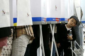 【再寫韓國】南韓總統大選中繼戰：不在籍投票與投票所時尚