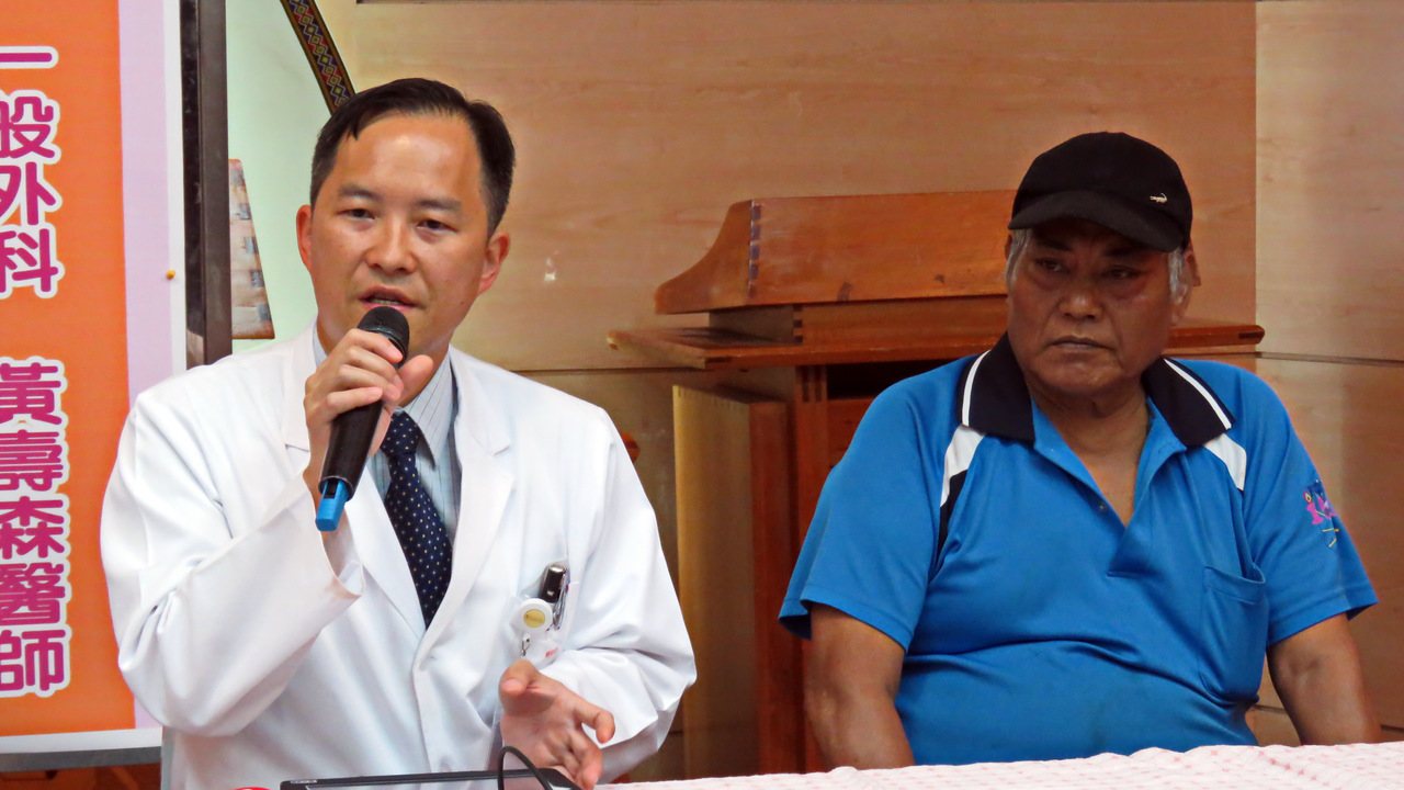 台東馬偕醫院外科醫師暢談為潘清祥治療肝癌過程。記者潘俊偉／攝影