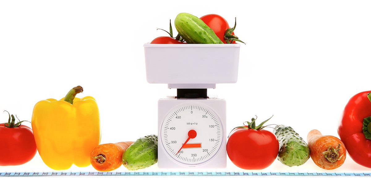 很多人減重都會選擇素食，有些人甚至很極端的只吃蔬菜跟水果。這樣的做法是對的嗎？