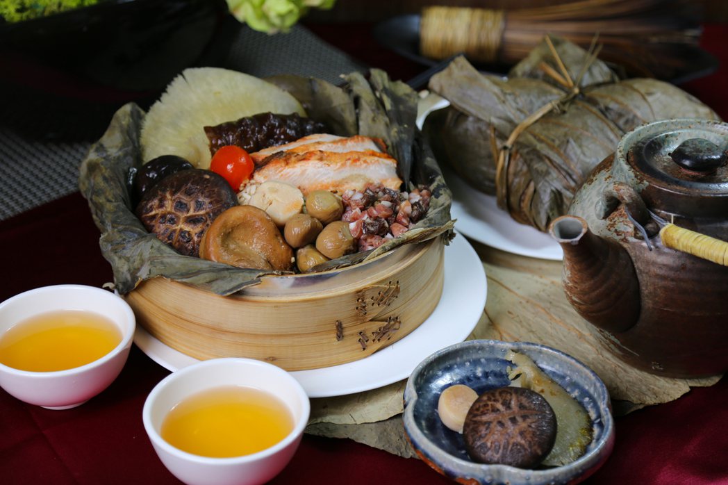 台中港酒店推出重達1台斤的「港式山海百珍粽」，可供3至4人享用，每顆要價1999...