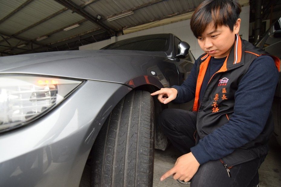 日榮汽車店長梁子謙建議，若是車輛近幾年出廠，卻已更換新輪胎，有可能是高里程數所致，也可成為參考依據。 圖／梁子謙提供