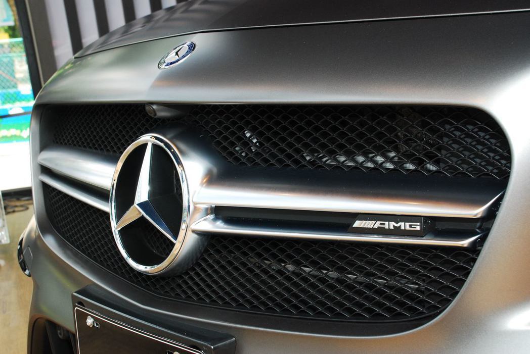 Mercedes-AMG GLA 45 4MATIC加裝上AMG Aerodyn...