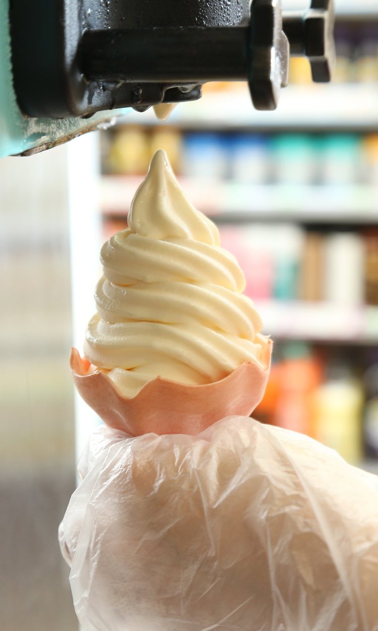 2017年7-ELEVEN推出青森蘋果霜淇淋。記者陳立凱／攝影