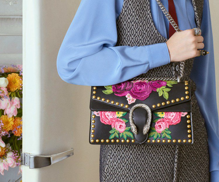 Gucci運用花卉刺繡妝點旗下IT Bag Dionysus酒神包。圖／Gucci提供