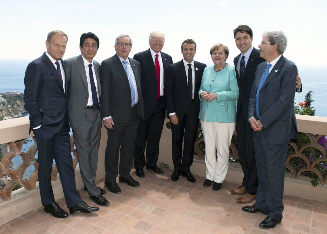 德國總理梅克爾（右三）說，川普（左四）主政和英國脫歐，顯示歐盟不能再完全仰賴美英...