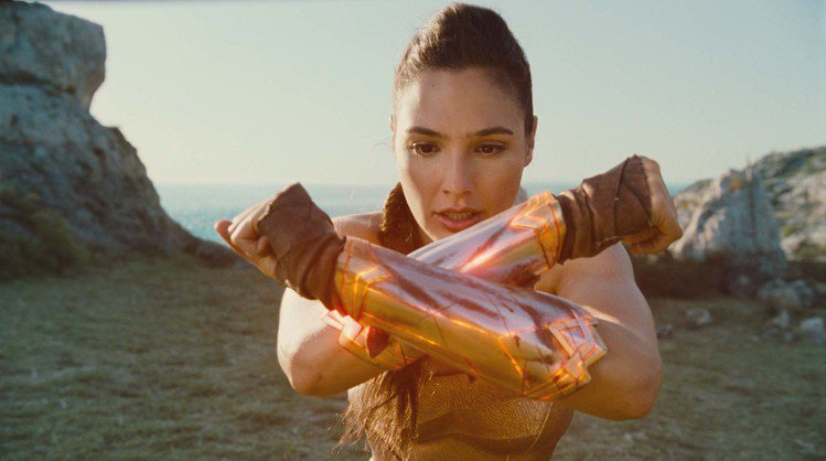 「神力女超人」一開始的天堂島動作戲，計畫想拍成「300壯士」女性版。圖／華納兄弟提供
