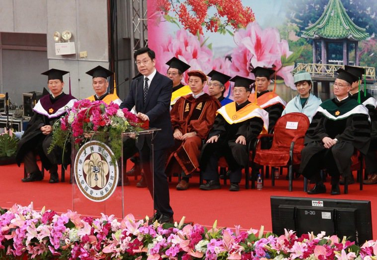 台灣大學畢業典禮邀請創新工場創辦人暨執行長李開復演講。記者黃義書/攝影
