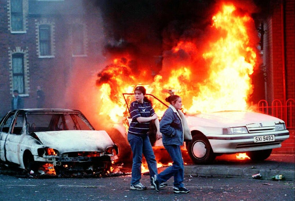 是如何慘烈的故事，能在北愛爾蘭造成如此規模的集體創傷？圖為1997年貝爾法斯特的...