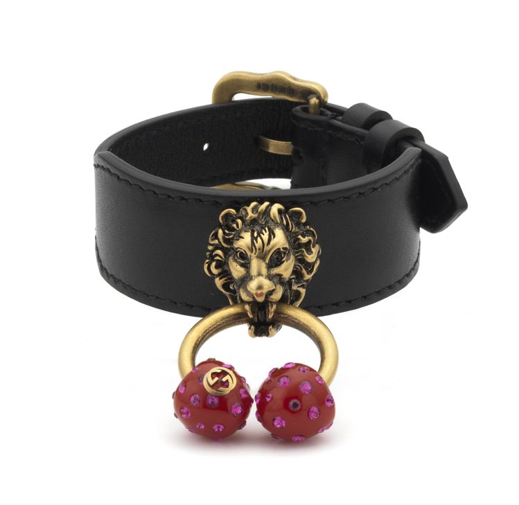 開幕獨家水晶與獅頭裝飾皮革手環，17,700元。圖／Gucci提供