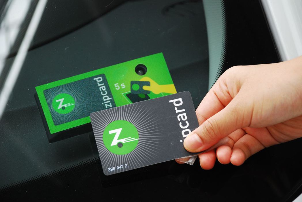 可用Zipcard或是手機APP解鎖車輛。記者林昱丞／攝影