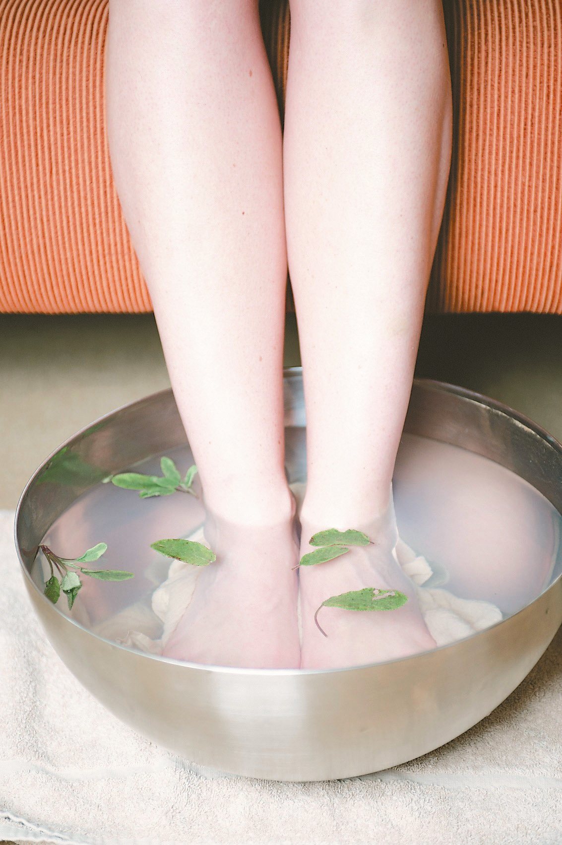 泡腳建議<br>
水位：超過內腳踝以上約四指幅。<br>
溫度：一般洗澡溫度即可，約攝氏39至42度。<br>
時間：約15至20分鐘。<br>