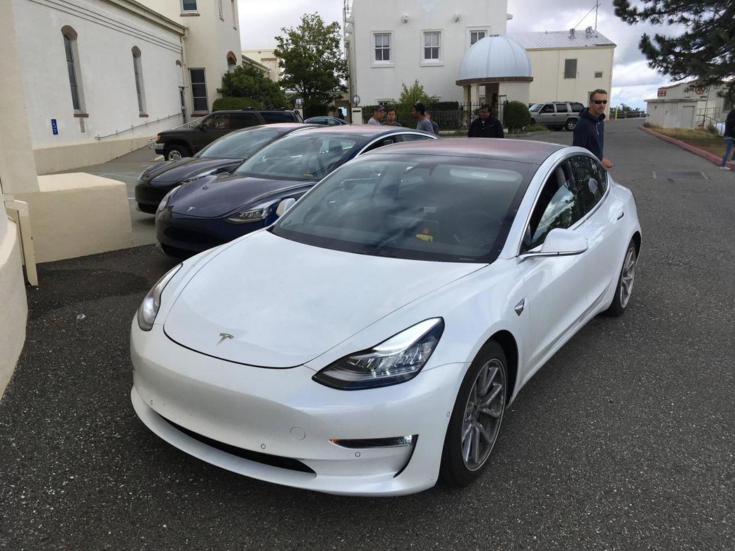 Tesla Model 3。圖／摘自carscoops.com