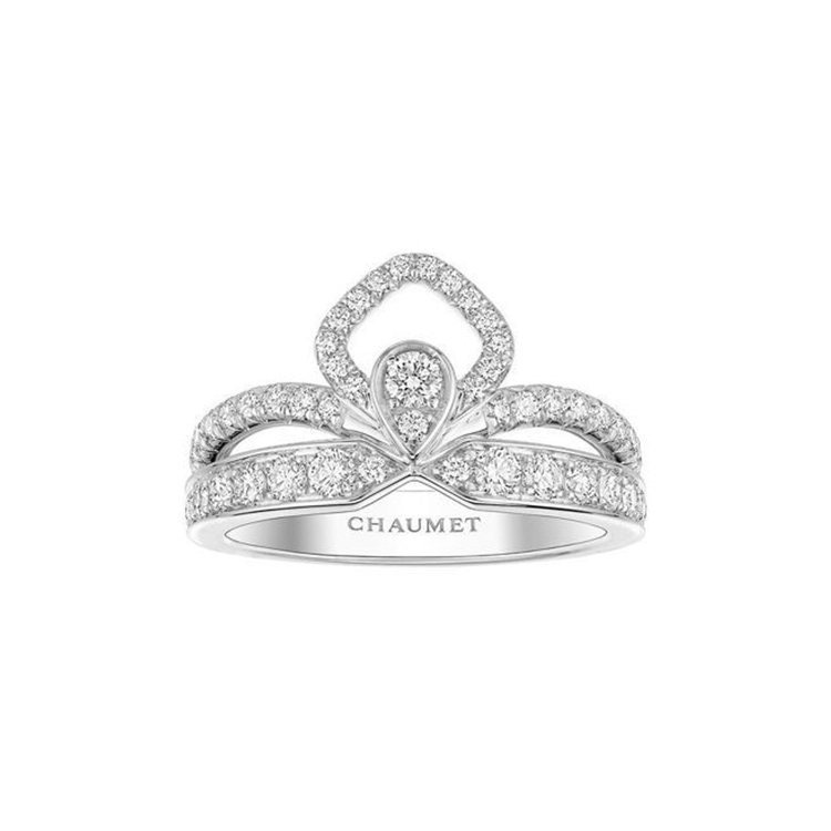 曲家瑞配戴的JOSEPHINE ECLAT FLORAL 戒指，設計靈感以拿破崙皇后約瑟芬為靈感，建議售價26萬5,000元。圖／CHAUMET提供