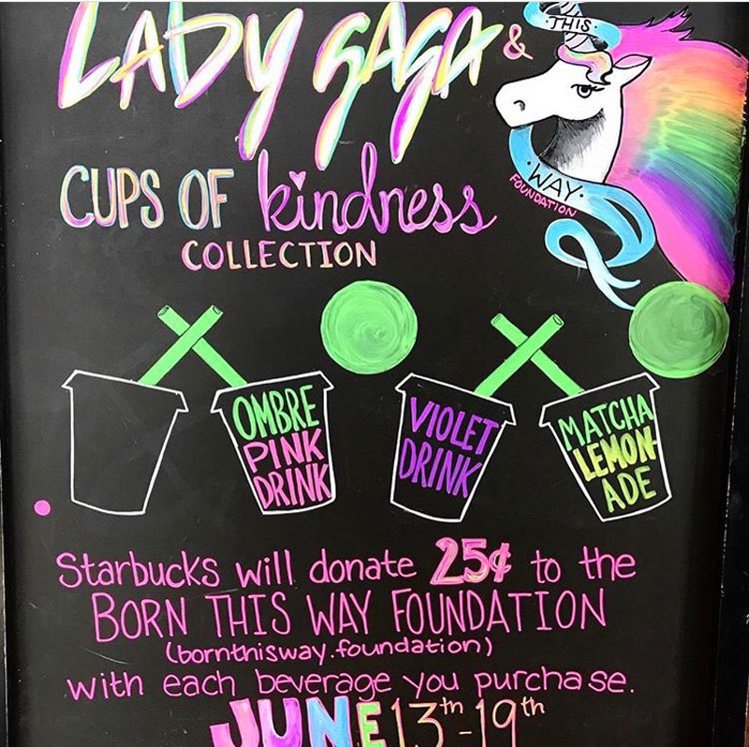許多星巴克都畫上有關Lady Gaga聯名系列飲品。圖／擷自instagram