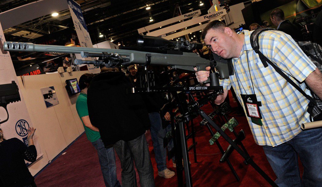 槍械展上展示麥克米蘭TAC-50狙擊步槍。
 （法新社）