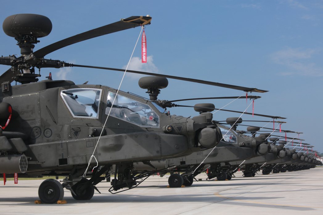 航空特戰指揮部上午舉行航空第601旅攻擊直升機第2作戰隊成軍典禮。圖／陸軍司令部...