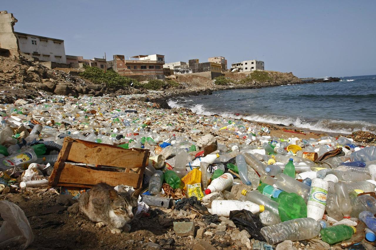 衛報報導，新數據指出，全球塑膠瓶用量大增，每分鐘賣出約100萬個塑膠瓶，造成諸多環境問題。歐新社