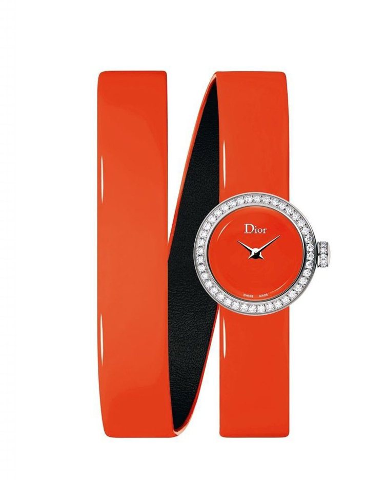 LA MINI D DE DIOR WRAPAROUND螢光橙彩漆腕表，19毫米精鋼鑲嵌鑽石，13萬6,000元。圖／迪奧提供