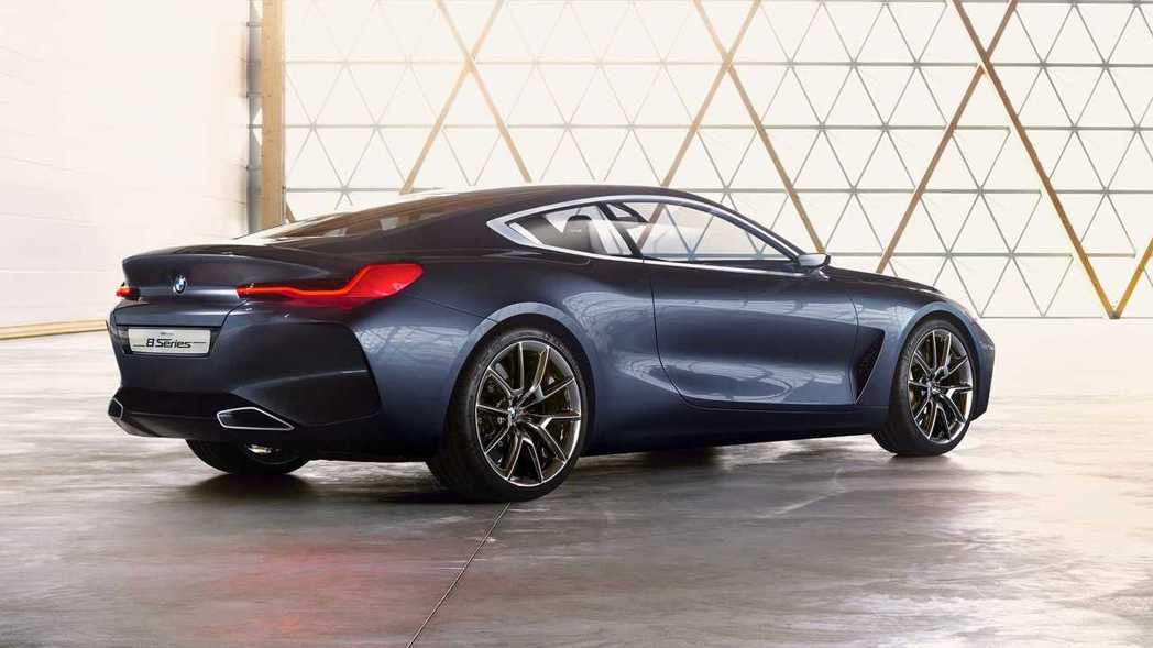 BMW Concept 8 跳脫目前車系的設計模式。 摘自BMW